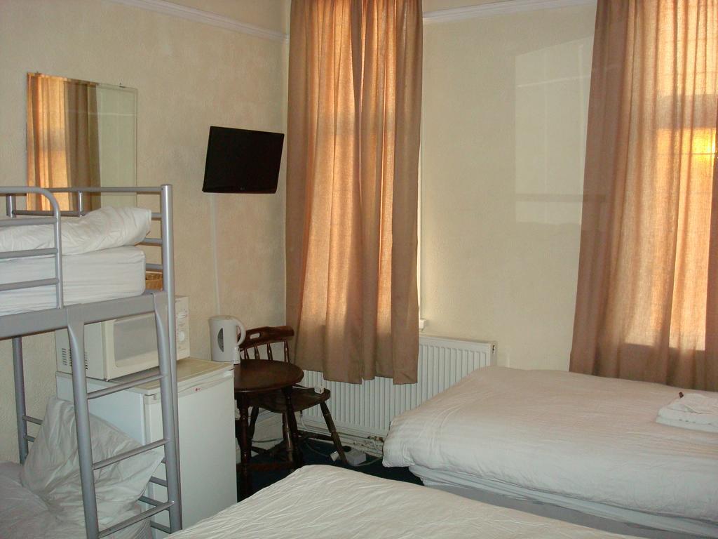 Inn Forest Gate 2*