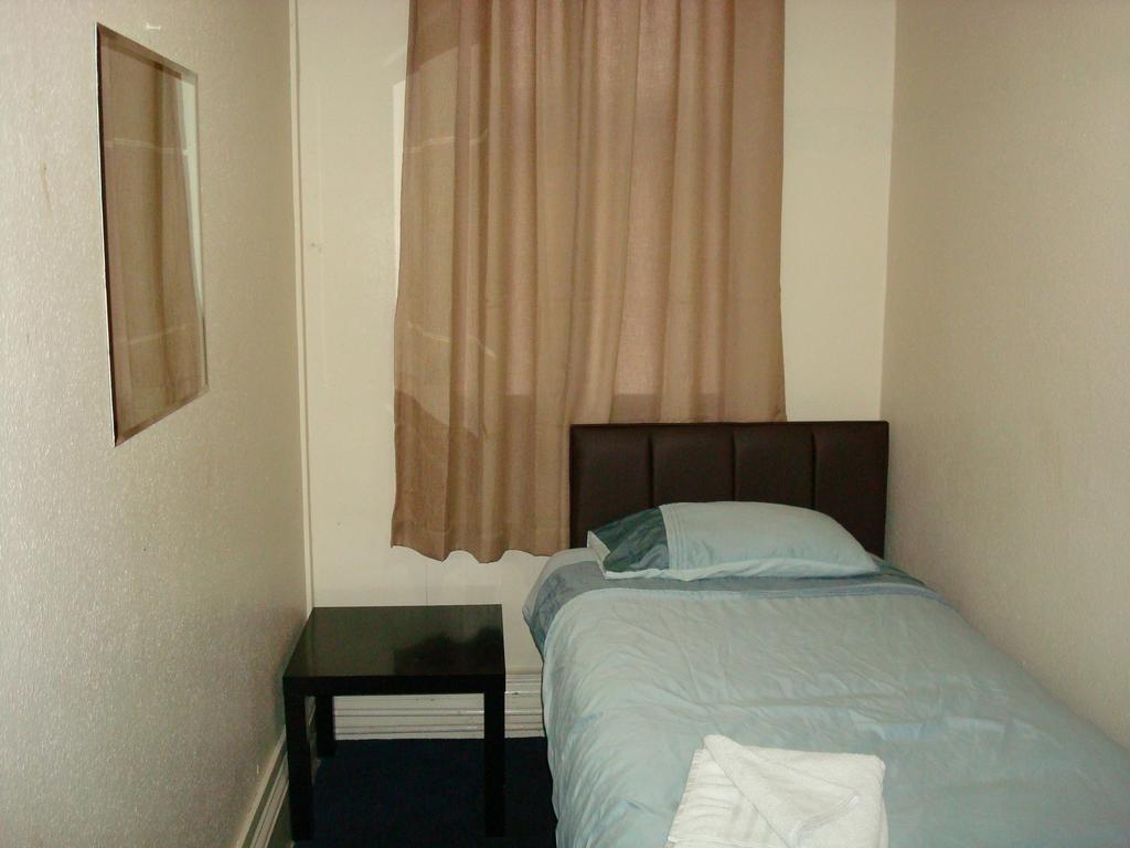 Inn Forest Gate 2*
